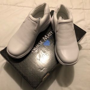 nurse mates dove white